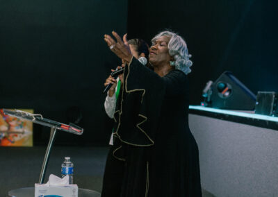 Dr. Ann rendant ministère